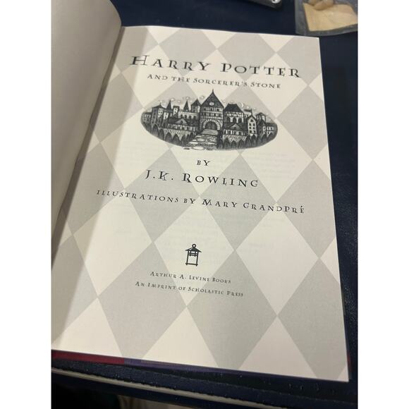 BRAND NEW Harry Potter and The Sorcerer's Stone First US Edition Hardcover MINTY - Picture 5 of 8